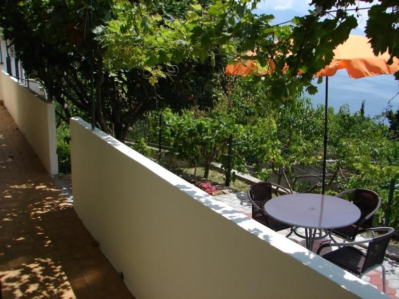 Apartments By The Sea Marusici, Omis - 8632 Мимице Екстериор снимка