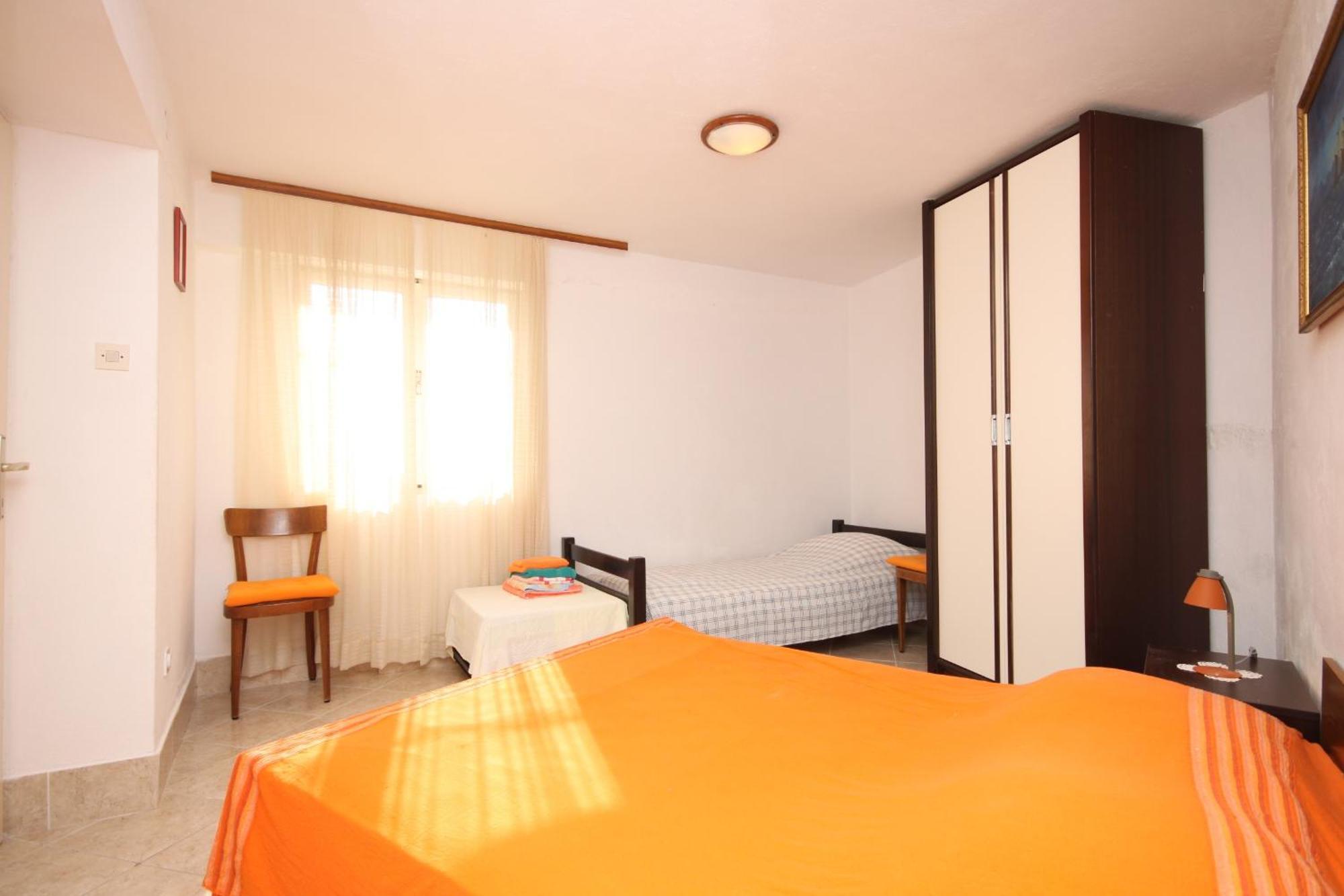 Apartments By The Sea Marusici, Omis - 8632 Мимице Стая снимка